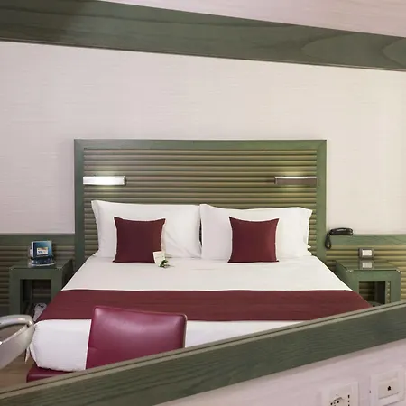 Western Ivrea Crystal Palace 酒店