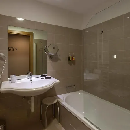 Western Ivrea Crystal Palace Ξενοδοχείο