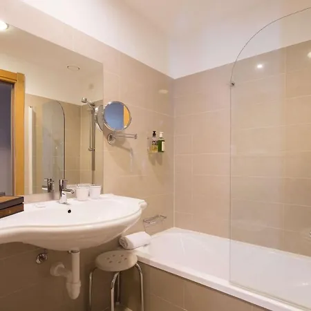 Western Ivrea Crystal Palace Ξενοδοχείο