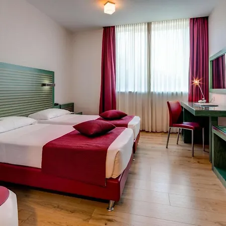 Western Ivrea Crystal Palace 4* 반케테