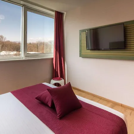 Western Ivrea Crystal Palace 4* 반케테