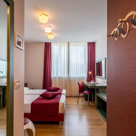 Western Ivrea Crystal Palace 4*