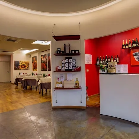 Western Ivrea Crystal Palace 4* 班彻泰