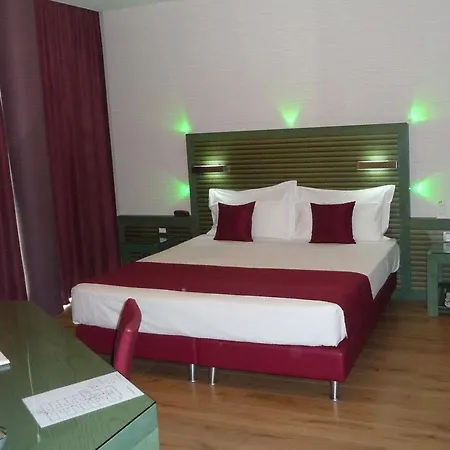 Western Ivrea Crystal Palace Ξενοδοχείο