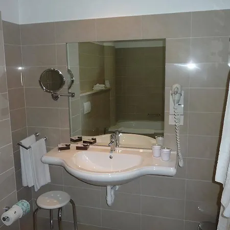 Western Ivrea Crystal Palace Hotel