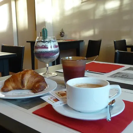 Western Ivrea Crystal Palace 酒店